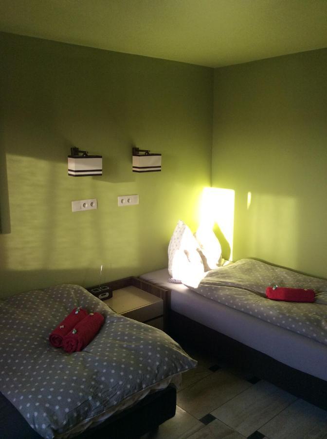 Mika Rooms Raclawicka 144 & Wislicka 3 Studio - Adults Only Warsawa Bagian luar foto